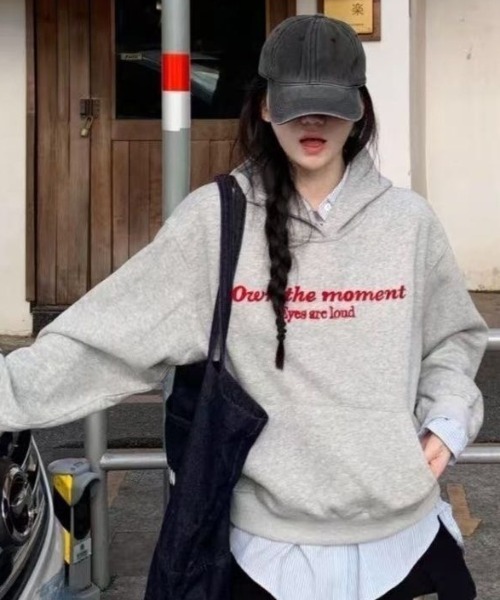 SHERU(シェル)の「レタリング刺繍 ビッグシルエットパーカー フーディー 英字プリント(スウェット・レディース・グレー・M)」の3枚目の写真