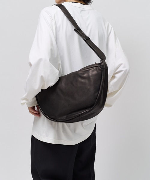 Lui's(ルイス)の「【SLOW×Lui's】ムーンショルダーバッグ / MEDIUM(ショルダーバッグ・メンズ・ブラック・FREE)」の13枚目の写真