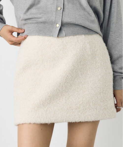 AZUL by moussy(アズールバイマウジー)の「【今年も登場!】ラメブークレミニタイトスカート 秋服 冬服 ミニスカート フェミニン きれいめ ツイード(スカート・レディース・アイボリー/ブラック・MEDIUM/SMALL)」の1枚目の写真