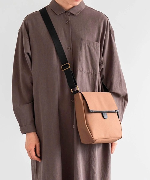 kalsac(カルサック)の「FLAP SHOULDER BATEAU / S(ショルダーバッグ・レディース・ブラック/ブラウン・ONE SIZE)」の3枚目の写真