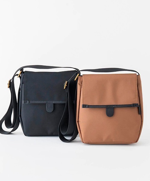 kalsac(カルサック)の「FLAP SHOULDER BATEAU / S(ショルダーバッグ・レディース・ブラック/ブラウン・ONE SIZE)」の5枚目の写真