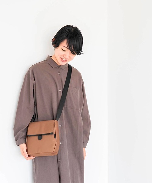 kalsac(カルサック)の「FLAP SHOULDER BATEAU / S(ショルダーバッグ・レディース・ブラック/ブラウン・ONE SIZE)」の6枚目の写真