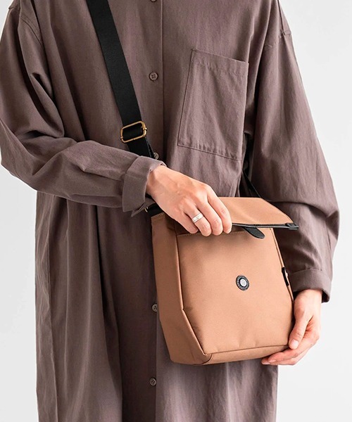 kalsac(カルサック)の「FLAP SHOULDER BATEAU / S(ショルダーバッグ・レディース・ブラック/ブラウン・ONE SIZE)」の11枚目の写真