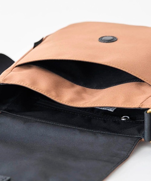 kalsac(カルサック)の「FLAP SHOULDER BATEAU / S(ショルダーバッグ・レディース・ブラック/ブラウン・ONE SIZE)」の13枚目の写真