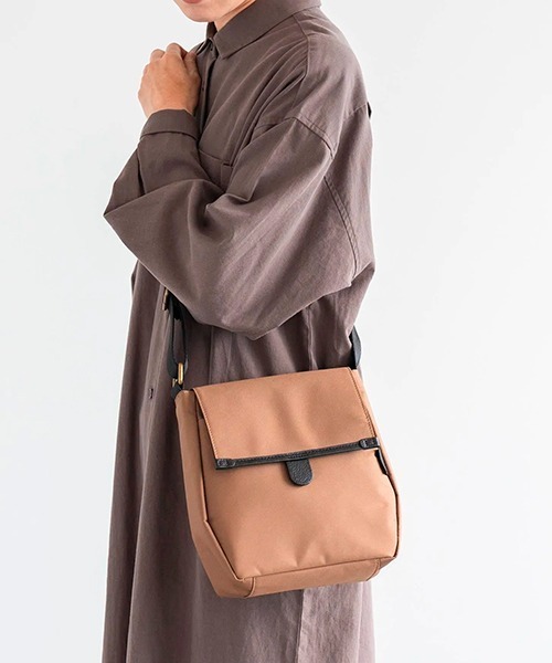 kalsac(カルサック)の「FLAP SHOULDER BATEAU / S(ショルダーバッグ・レディース・ブラック/ブラウン・ONE SIZE)」の16枚目の写真