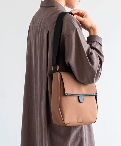 kalsac(カルサック)の「FLAP SHOULDER BATEAU / S(ショルダーバッグ・レディース・ブラック/ブラウン・ONE SIZE)」の17枚目の写真