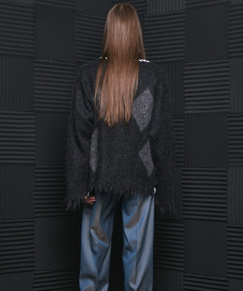 MAISON SPECIAL(メゾンスペシャル)の「《UNISEX》デストロイダメージアーガイルプライムオーバーモヘヤシャギーニットカーディガン/Distressed Damaged Argyle Prime-Over Mohair Shaggy Knit Cardigan【MAISON SPECIAL/メゾンスペシャル】(カーディガン/ボレロ・メンズ・パープル/ブラック・2/1/0)」の10枚目の写真