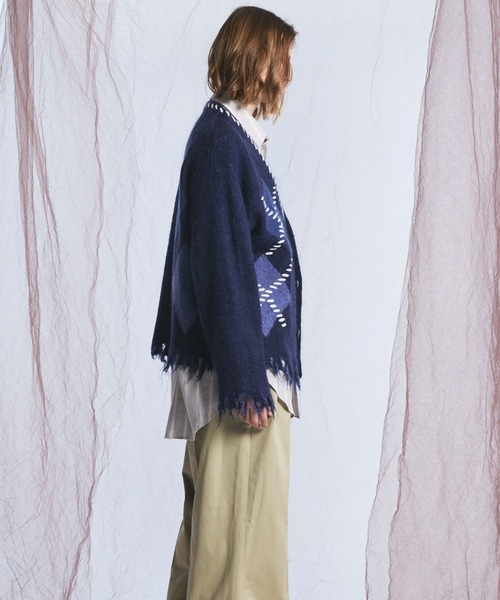 MAISON SPECIAL(メゾンスペシャル)の「《UNISEX》デストロイダメージアーガイルプライムオーバーモヘヤシャギーニットカーディガン/Distressed Damaged Argyle Prime-Over Mohair Shaggy Knit Cardigan【MAISON SPECIAL/メゾンスペシャル】(カーディガン/ボレロ・メンズ・パープル/ブラック・2/1/0)」の5枚目の写真