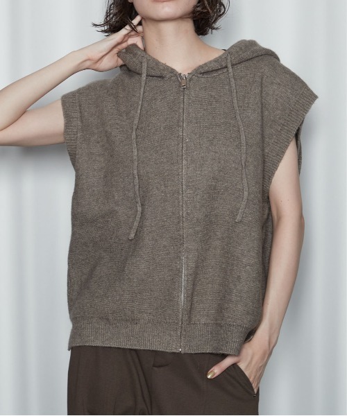 OFROOM(オフルーム)の「【2026秋冬新作】Zip-up Hood Knit Vest|ジップアップフードニットベスト(ベスト・レディース・ブラウン/チャコールグレー/ネイビー・FREE)」の2枚目の写真
