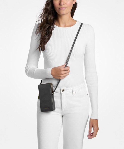 MICHAEL KORS(マイケルコース)の「JET SET ペブルレザー スマートフォン クロスボディ スモール(ショルダーバッグ・レディース・ブラック・FREE)」の2枚目の写真