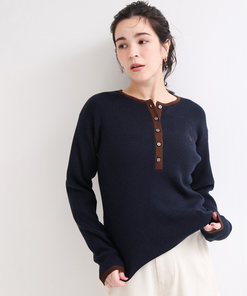 U.S. POLO ASSN.(ユーエスポロアッスン)の「【U.S. POLO ASSN. 】別注/配色ヘンリーニット(ニット/セーター・レディース・ブラウン/ネイビー/グレー・FREE)」の3枚目の写真