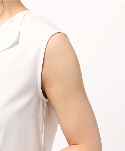 31 Sons de mode(トランテアン ソン ドゥ モード)の「ノースリーブカシュクールブラウス (シャツ/ブラウス・レディース・オフホワイト/ピンク/サックスブルー・36)」の8枚目の写真