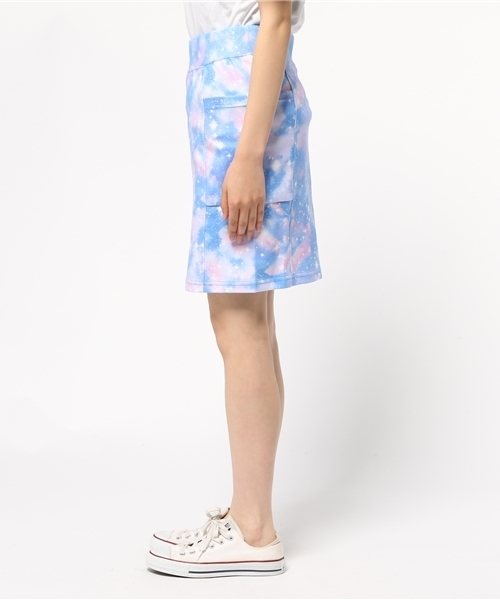 X-girl（エックスガール）の「RAINBOW DUST PENCIL SKIRT /タイダイ/総柄/パステルカラー/レインボー/スウェットスカート（スカート・レディース・ブルー・1/2）」の3枚目の写真