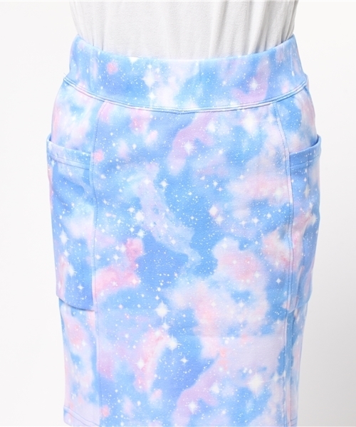 X-girl（エックスガール）の「RAINBOW DUST PENCIL SKIRT /タイダイ/総柄/パステルカラー/レインボー/スウェットスカート（スカート・レディース・ブルー・1/2）」の5枚目の写真