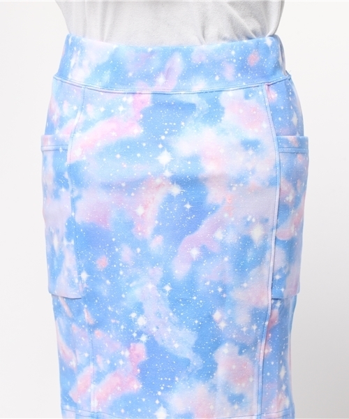X-girl（エックスガール）の「RAINBOW DUST PENCIL SKIRT /タイダイ/総柄/パステルカラー/レインボー/スウェットスカート（スカート・レディース・ブルー・1/2）」の6枚目の写真