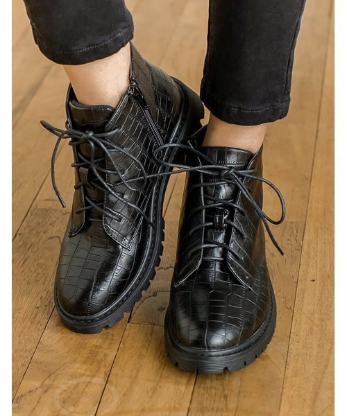 Re:EDIT（リエディ）の「[リエディ]レースアップトレッキング風ショートブーツ[リエディオリジナル]シューズ/ブーツ/ショートブーツ（ブーツ・レディース・ダークブラック/ブラック系その他/ブラウン/グリーン/ネイビー/ブラック/ワイン・SMALL/LARGE/MEDIUM/X-LARGE）」の3枚目の写真
