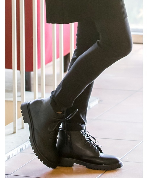 Re:EDIT（リエディ）の「[リエディ]レースアップトレッキング風ショートブーツ[リエディオリジナル]シューズ/ブーツ/ショートブーツ（ブーツ・レディース・ダークブラック/ブラック系その他/ブラウン/グリーン/ネイビー/ブラック/ワイン・SMALL/LARGE/MEDIUM/X-LARGE）」の2枚目の写真