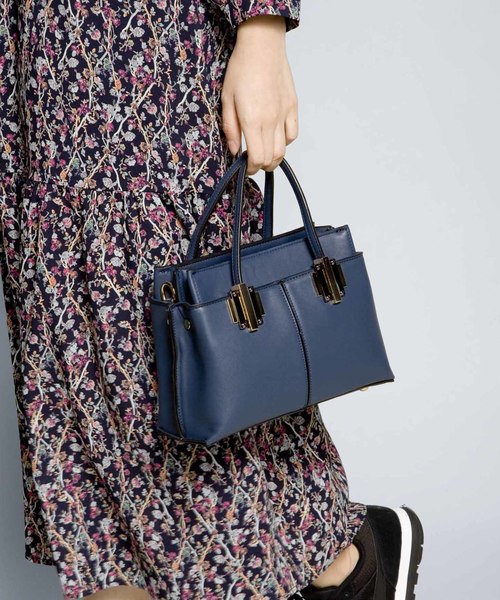 PLAIN CLOTHING（プレーンクロージング）の「フェイクレザーハンドバッグ/ショルダーバッグ【PLAIN CLOTHING】（ショルダーバッグ・レディース・レッド/キャメル/グレー/ネイビー/ブラック・FREE）」の3枚目の写真