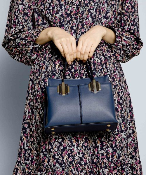 PLAIN CLOTHING（プレーンクロージング）の「フェイクレザーハンドバッグ/ショルダーバッグ【PLAIN CLOTHING】（ショルダーバッグ・レディース・レッド/キャメル/グレー/ネイビー/ブラック・FREE）」の7枚目の写真