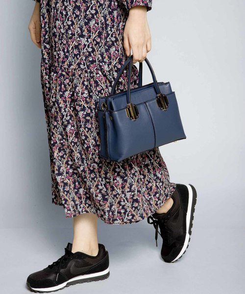 PLAIN CLOTHING（プレーンクロージング）の「フェイクレザーハンドバッグ/ショルダーバッグ【PLAIN CLOTHING】（ショルダーバッグ・レディース・レッド/キャメル/グレー/ネイビー/ブラック・FREE）」の8枚目の写真