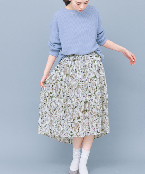 KBF（ケイビーエフ）の「KBF ファジーボタニカルプリーツスカート（スカート・レディース・グリーン/ピンクベージュ/パープル・ONE）」の4枚目の写真