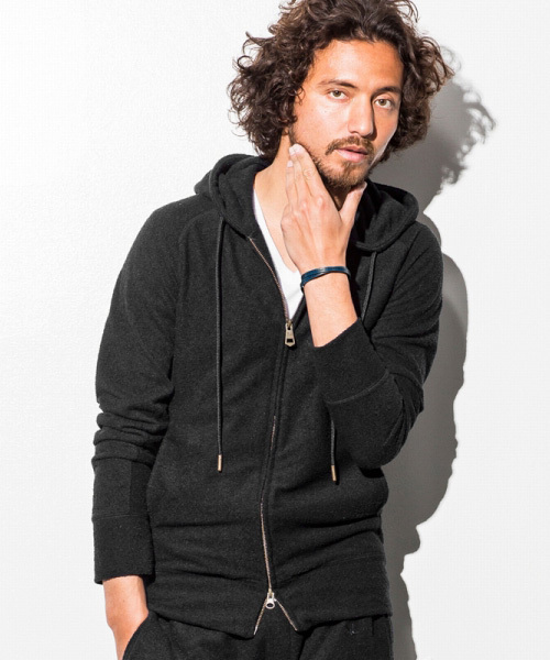 1PIU1UGUALE3 RELAX (ウノピゥウノウグァーレトレ リラックス)の「1PIU1UGUALE3 RELAX(ウノピゥウノウグァーレトレ)パイルフードパーカ(パーカー・メンズ・ホワイト/ブラック×ホワイト/ネイビー/ブラック/グレー・SMALL/MEDIUM/LARGE/X-LARGE/XX-LARGE)」の2枚目の写真