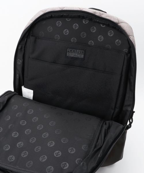 Focused Space(フォーカスドスペース)の「THE CURRICULUM BACKPACK バックパック デイパック(バックパック/リュック・メンズ・ブラック/グレー系その他/バーガンディー/タン/ブラウン/ブルー・ONE SIZE)」の8枚目の写真
