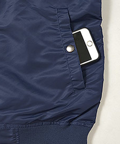 MinoriTY(マイノリティ)の「ナイロンMA-1ジャケット(MA-1・メンズ・ブラック/ネイビー/カーキ/カモフラージュ/レッド・M/L/XL)」の20枚目の写真