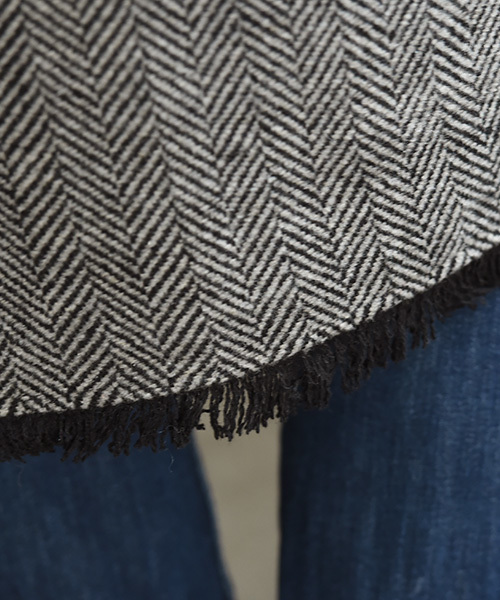 Luz Llena（ラズレナ）の「ヘリンボーンツイード・フリンジノーカラーコート（ノーカラージャケット・レディース・ホワイト/ブラック・MEDIUM）」の12枚目の写真