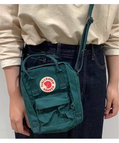 Kanken(カンケン)の「Kanken Sling (FJALLRAVEN/フェールラーベン)(ショルダーバッグ・レディース・ライトグレー/ライトブラウン/ピンク/ボルドー/ネイビー/グリーン/ダークアッシュ/サファリグリーン/ラベンダー/ミント/ブラック×レッド/ブラック/グリーン×ピンク/フューシャピンク/ダークベージュ/ダークグリーン/ターコイズブルー/ライトイエロー/パープル/グリーン系その他/スカイブルー/アイボリー/ブラウン系1/ブルー系2/ダークブラック/オレンジ系その他/ダークブラウン/グリーン系3/ベージュ/ダークパープル・ONE SIZE/FREE)」の16枚目の写真