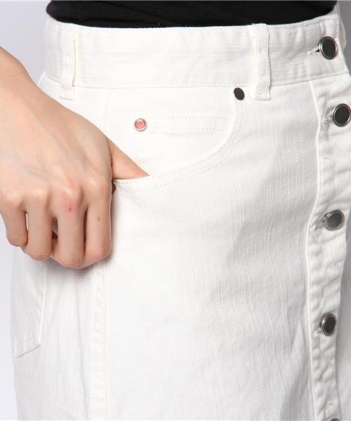 Heather(ヘザー)の「デニムフロントボタンスカート 545630(スカート・レディース・アイボリー/ライトブルー/ヘザ-グレー・SMALL/MEDIUM)」の9枚目の写真