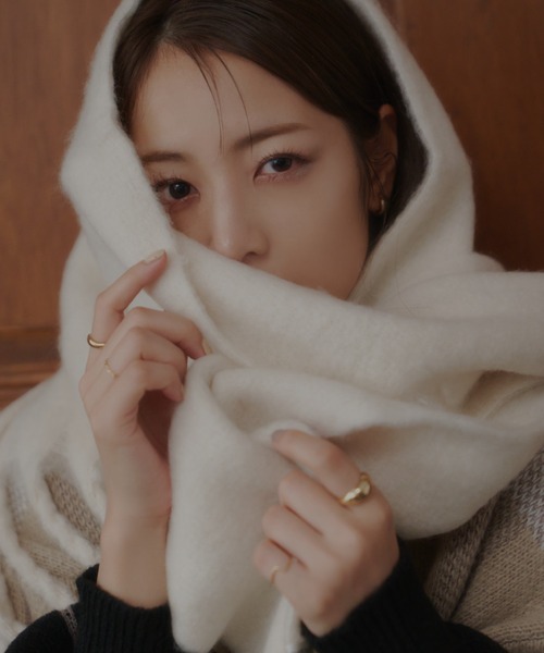 VANNIE U(ヴァニーユー)の「もこもこボリュームマフラー(マフラー・レディース・ダークブラウン/ベージュ/ピンク/アイボリー/オートミール/マスタード/イエロー/ライトブルー/グリーン・FREE)」の13枚目の写真