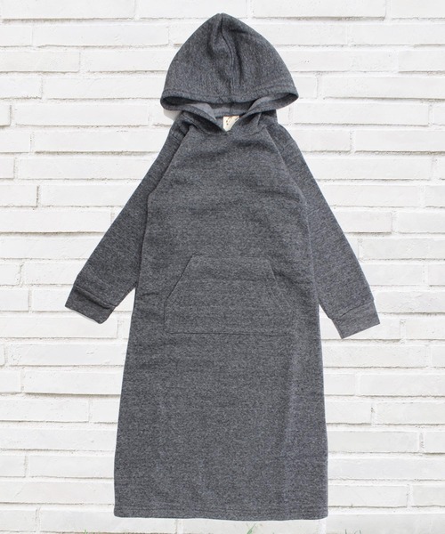 THE CASUAL(カジュアル)の「パイル起毛マキシパーカーワンピース キッズ(ワンピース・キッズ・ブラック/ベージュ/ピンク/杢グレー/ヘザーチャコール・110/120/130/140/150/160)」の4枚目の写真