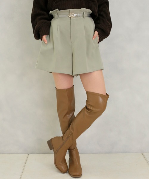 one after another NICE CLAUP(ワンアフターアナザーナイスクラップ)の「クリアベルト付きフレアショートパンツ(その他パンツ・レディース・ベージュ/カーキ/ブラック系その他/ブラウン系その他・FREE)」の1枚目の写真