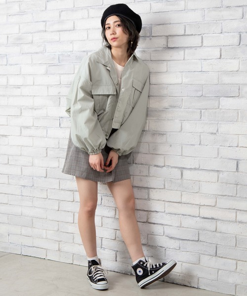 WEGO(ウィゴー)の「WEGO/ナイロンショートCPOシャツジャケット(ナイロンジャケット・レディース・ライトベージュ/サックスブルー・FREE)」の6枚目の写真