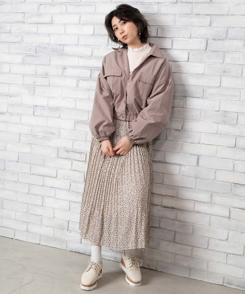 WEGO(ウィゴー)の「WEGO/ナイロンショートCPOシャツジャケット(ナイロンジャケット・レディース・ライトベージュ/サックスブルー・FREE)」の4枚目の写真