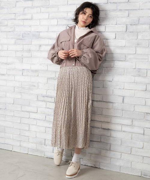 WEGO(ウィゴー)の「WEGO/ナイロンショートCPOシャツジャケット(ナイロンジャケット・レディース・ライトベージュ/サックスブルー・FREE)」の5枚目の写真