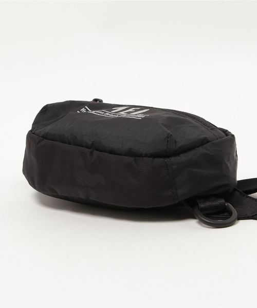 MEI（メイ）の「【MEI】ワンポイントロゴ ミニウエストバッグ ボディバッグ（ボディバッグ/ウエストポーチ・メンズ・グレー/ブラック・FREE）」の6枚目の写真