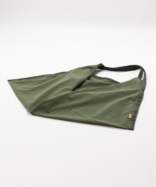 Hender Scheme(エンダースキーマ)の「origami bag big 3 layer nylon(ショルダーバッグ・メンズ・オレンジ/オリーブ/ブラック・FREE)」の5枚目の写真