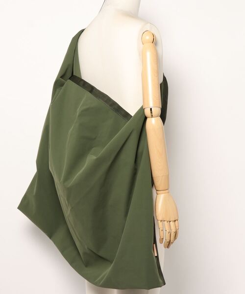 Hender Scheme(エンダースキーマ)の「origami bag big 3 layer nylon(ショルダーバッグ・メンズ・オレンジ/オリーブ/ブラック・FREE)」の8枚目の写真