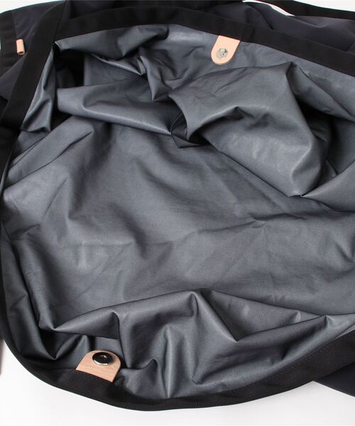 Hender Scheme(エンダースキーマ)の「origami bag big 3 layer nylon(ショルダーバッグ・メンズ・オレンジ/オリーブ/ブラック・FREE)」の9枚目の写真