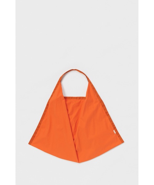 Hender Scheme(エンダースキーマ)の「origami bag big 3 layer nylon(ショルダーバッグ・メンズ・オレンジ/オリーブ/ブラック・FREE)」の1枚目の写真