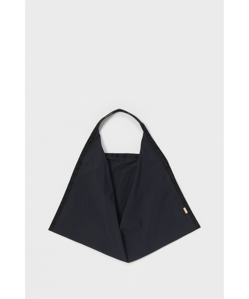 Hender Scheme(エンダースキーマ)の「origami bag big 3 layer nylon(ショルダーバッグ・メンズ・オレンジ/オリーブ/ブラック・FREE)」の2枚目の写真