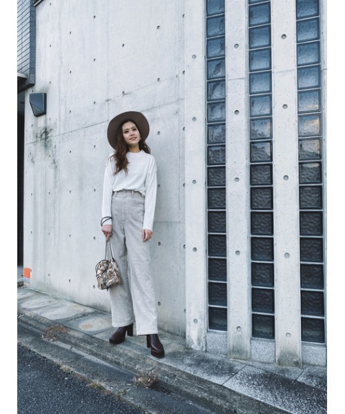 AZUL by moussy(アズールバイマウジー)の「SOFT CORDUROY WIDE PANTS/ソフトコーデュロイワイドパンツ(その他パンツ・レディース・カーキ/ブラック/ライトベージュ・SMALL/MEDIUM)」の8枚目の写真
