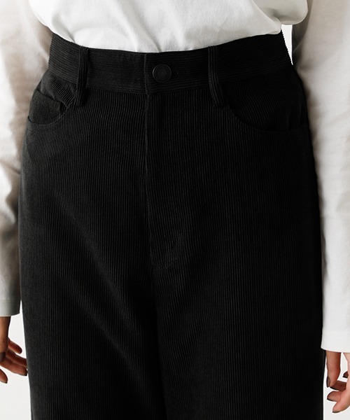 AZUL by moussy(アズールバイマウジー)の「SOFT CORDUROY WIDE PANTS/ソフトコーデュロイワイドパンツ(その他パンツ・レディース・カーキ/ブラック/ライトベージュ・SMALL/MEDIUM)」の16枚目の写真