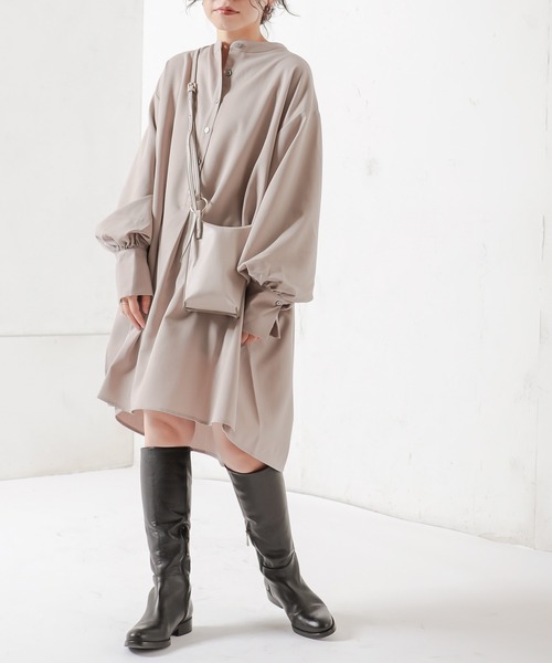 natural couture(ナチュラルクチュール)の「バンドカラーギャザースリーブシャツ(シャツ/ブラウス・レディース・オフホワイト/グリーン系その他/グレイッシュベージュ・FREE)」の1枚目の写真