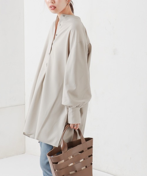 natural couture(ナチュラルクチュール)の「バンドカラーギャザースリーブシャツ(シャツ/ブラウス・レディース・オフホワイト/グリーン系その他/グレイッシュベージュ・FREE)」の14枚目の写真