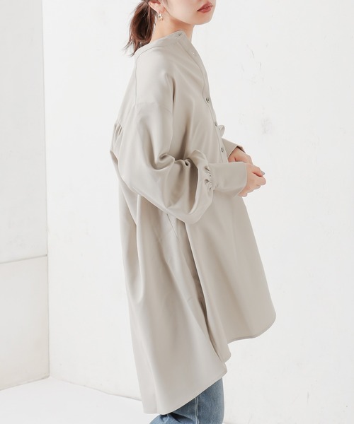 natural couture(ナチュラルクチュール)の「バンドカラーギャザースリーブシャツ(シャツ/ブラウス・レディース・オフホワイト/グリーン系その他/グレイッシュベージュ・FREE)」の16枚目の写真