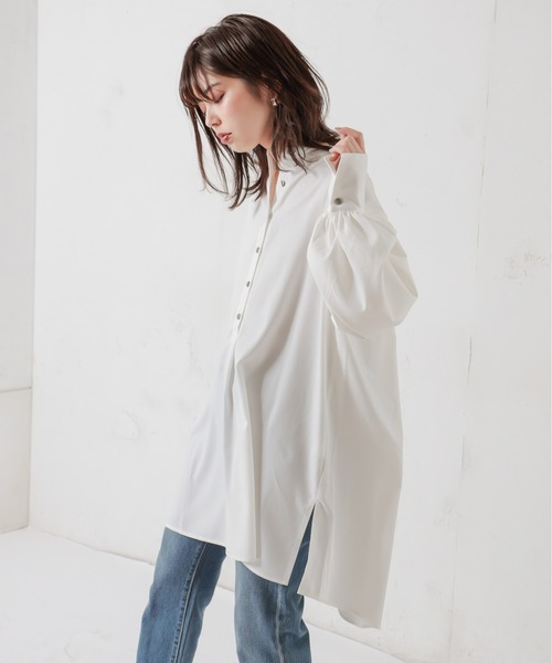 natural couture(ナチュラルクチュール)の「バンドカラーギャザースリーブシャツ(シャツ/ブラウス・レディース・オフホワイト/グリーン系その他/グレイッシュベージュ・FREE)」の6枚目の写真