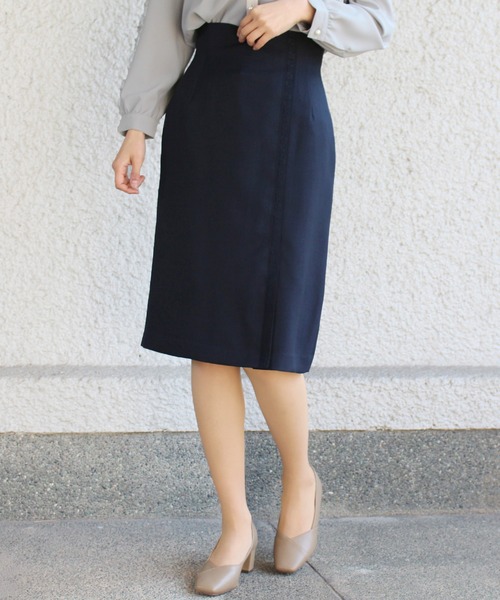 TRUDEA(トルディア)の「レーステープタイトスカート(スカート・レディース・ベージュ/ネイビー/カーキ・SMALL/LARGE/MEDIUM)」の3枚目の写真